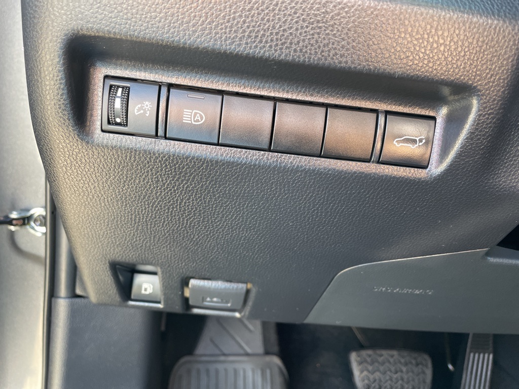 2021 Toyota RAV4 Hybrid XLE photo 8