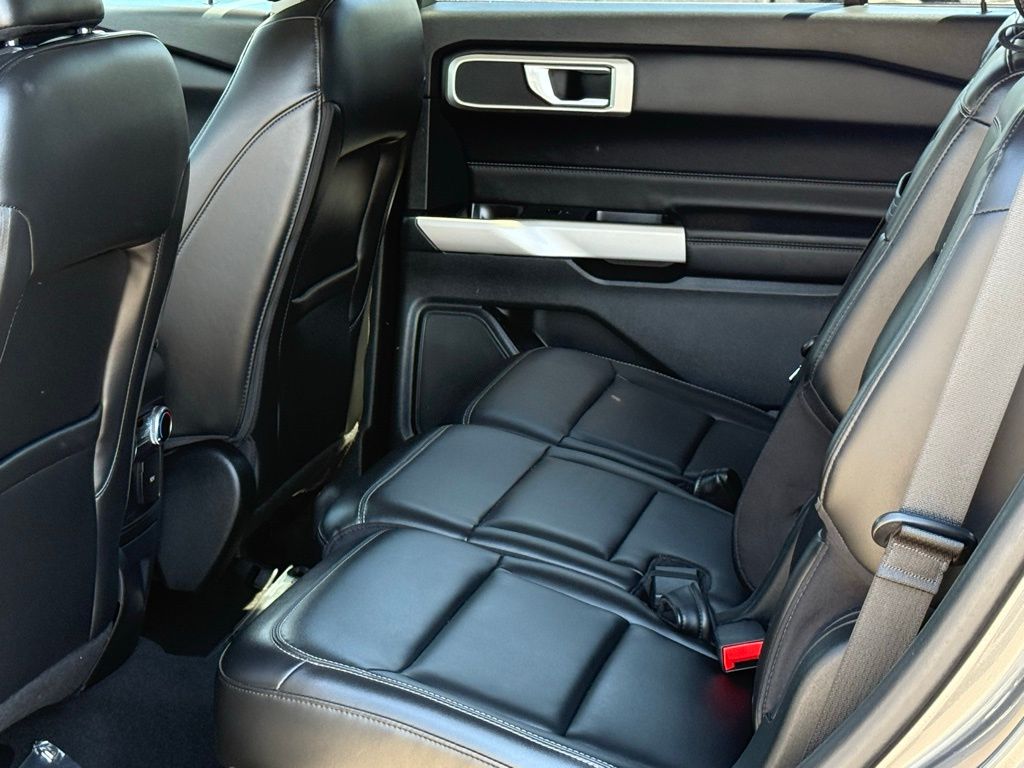 2023 Ford Explorer XLT photo 8