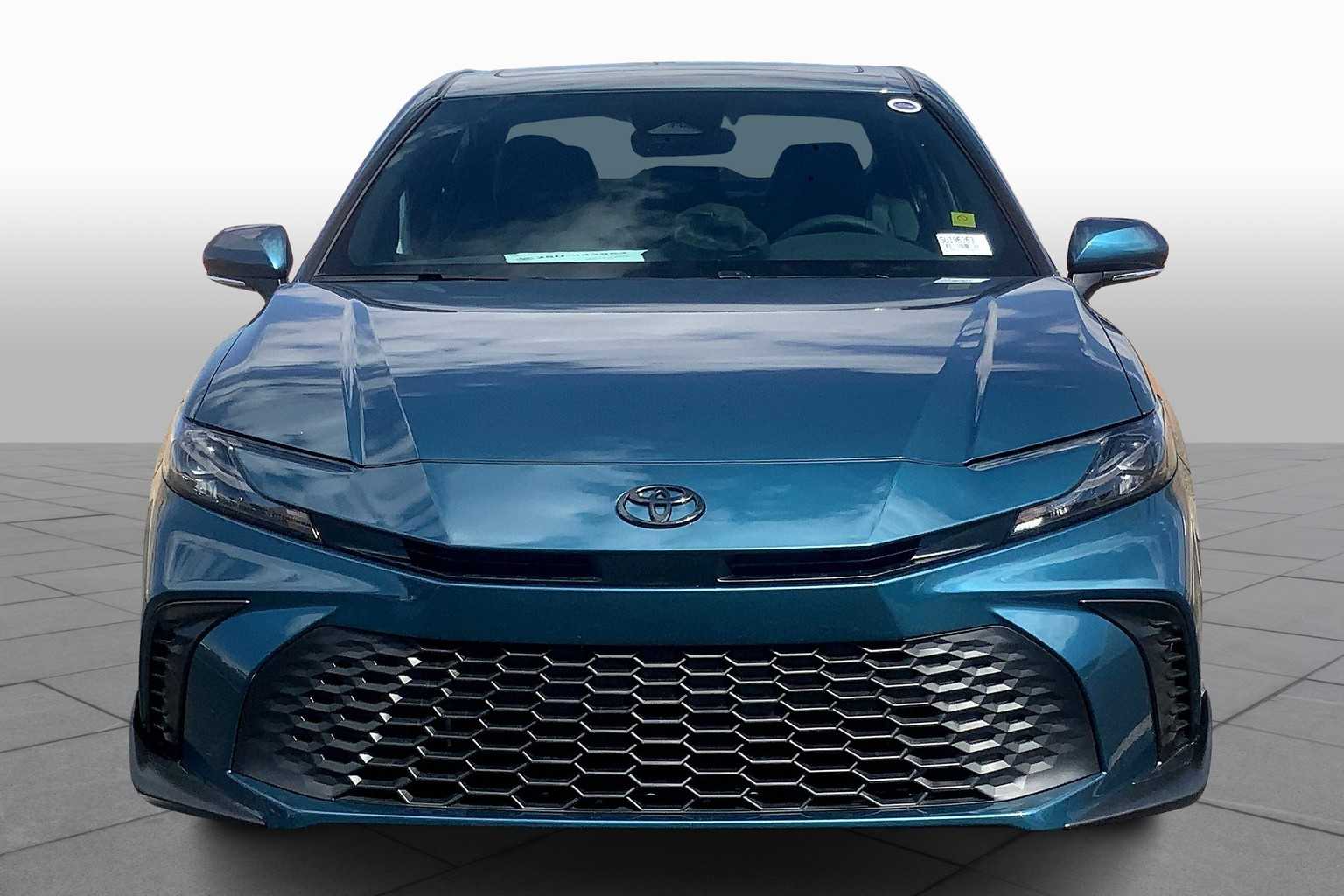 2025 Toyota Camry SE photo 3