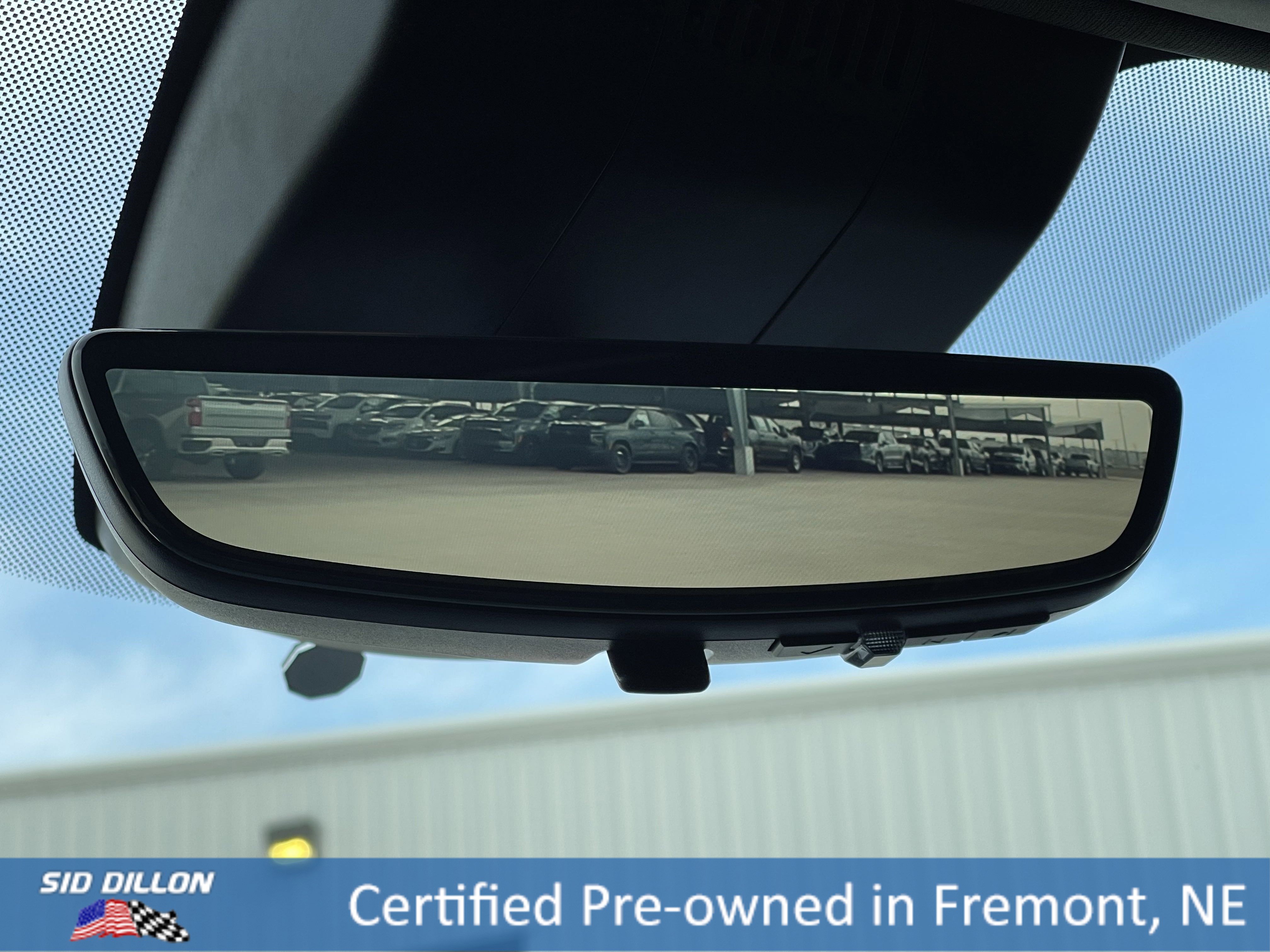 2023 Chevrolet Suburban High Country photo 2