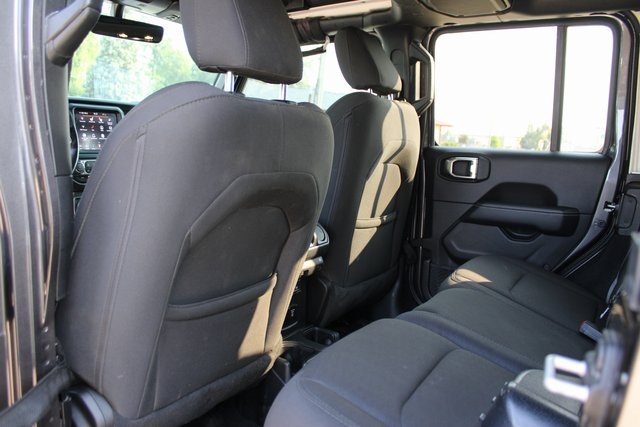 2020 Jeep Wrangler Unlimited Sahara photo 32
