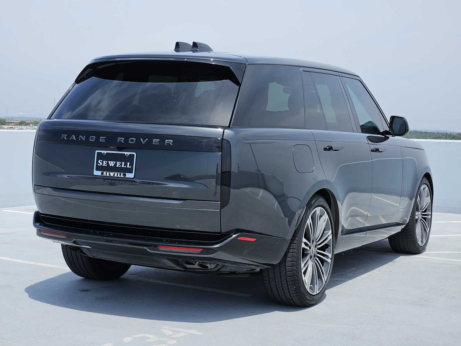 2024 Land Rover Range Rover SE photo 5