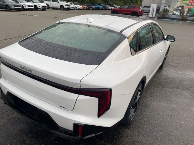 2025 Kia K4 GT-Line photo 6