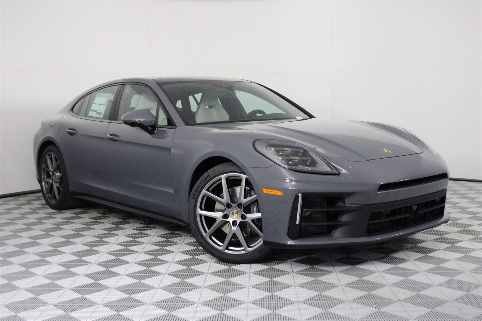 2025 Porsche Panamera 4 photo 9