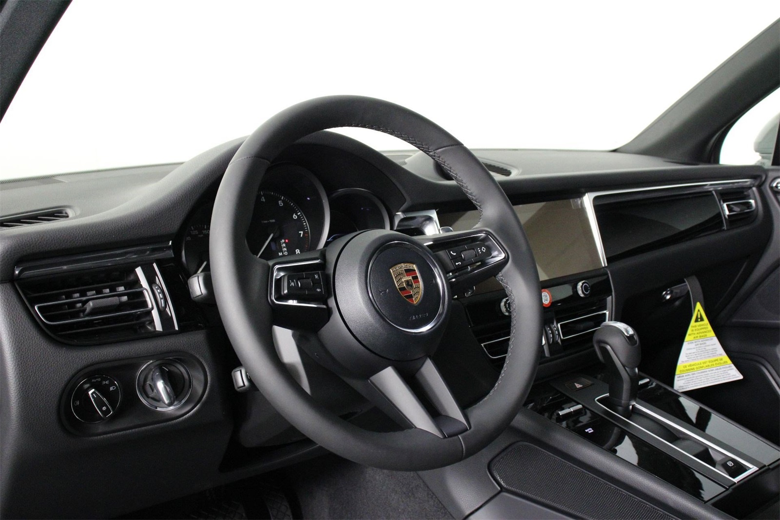 2026 Porsche Macan T photo 4