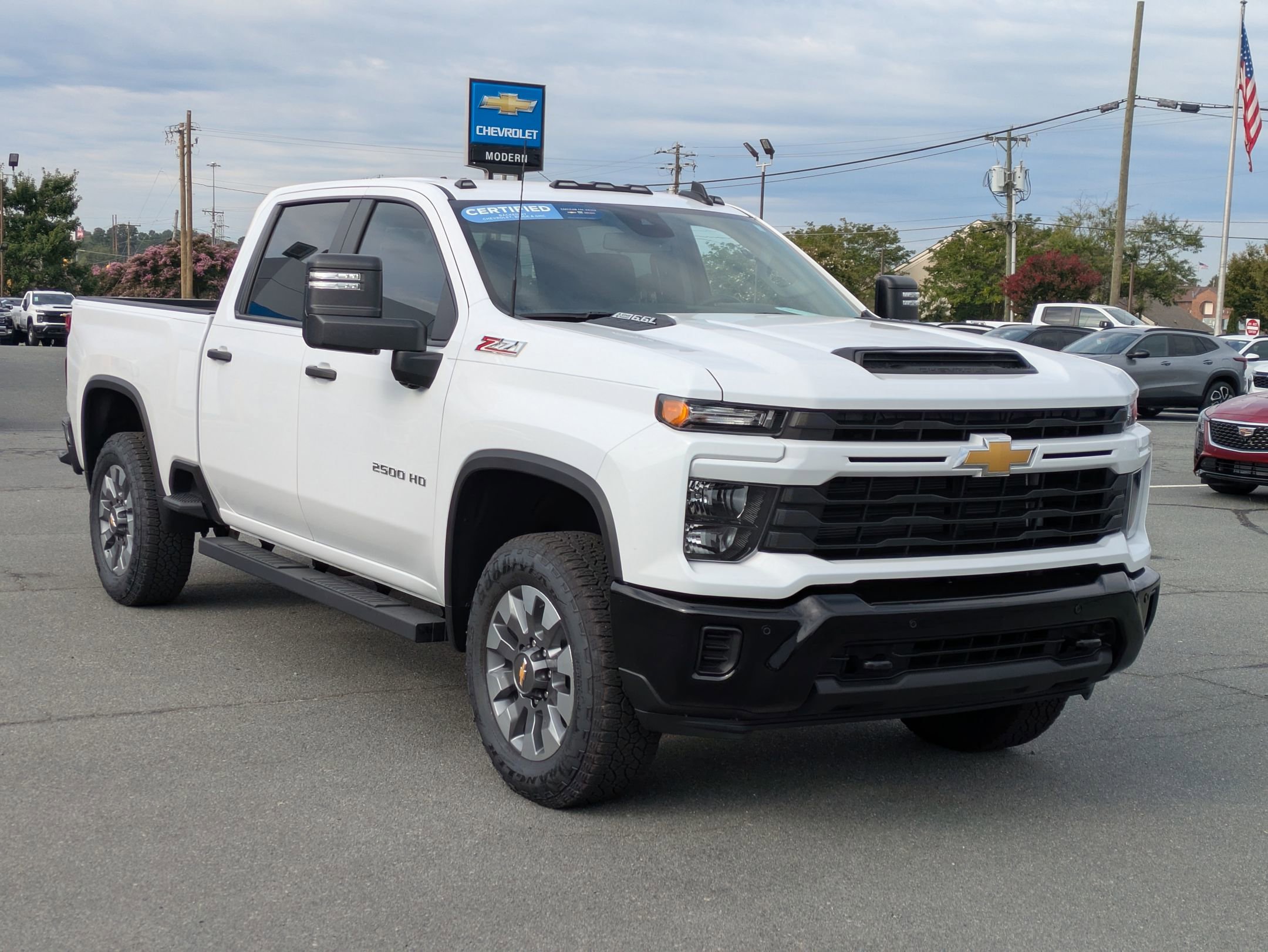 2025 Chevrolet Silverado 2500HD Custom photo 3