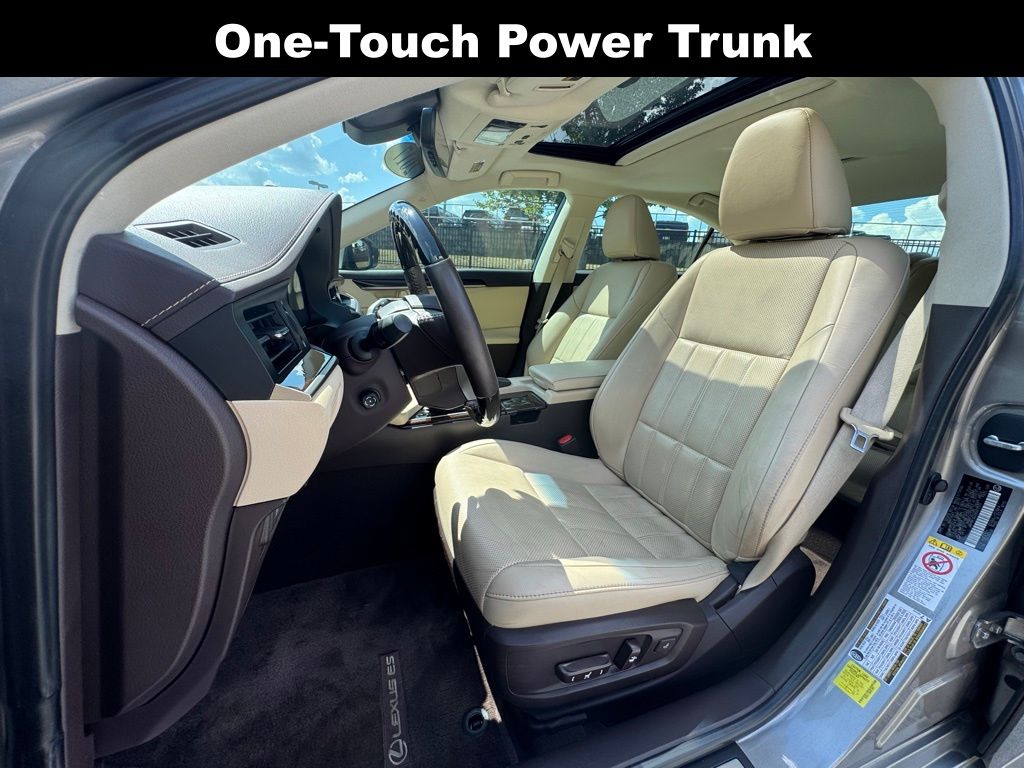 2017 Lexus ES 350 Luxury photo 2