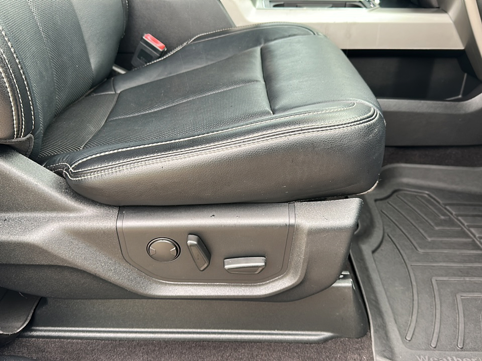 2019 Ford F-150 Lariat photo 13