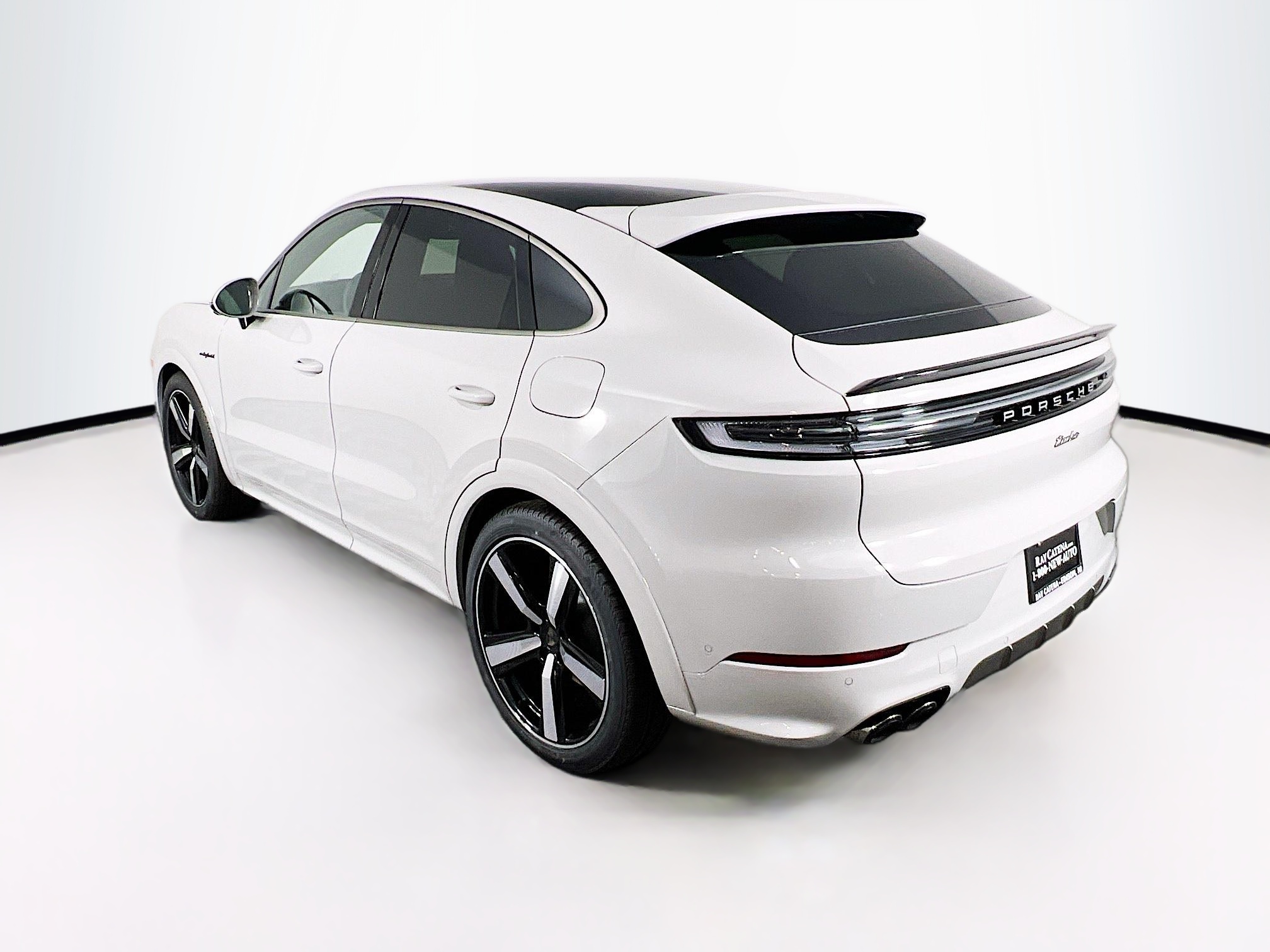 2026 Porsche Cayenne Turbo E-Hybrid Coupe photo 3