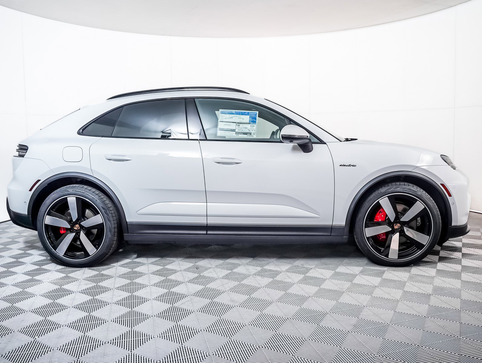 2025 Porsche Macan Electric photo 9
