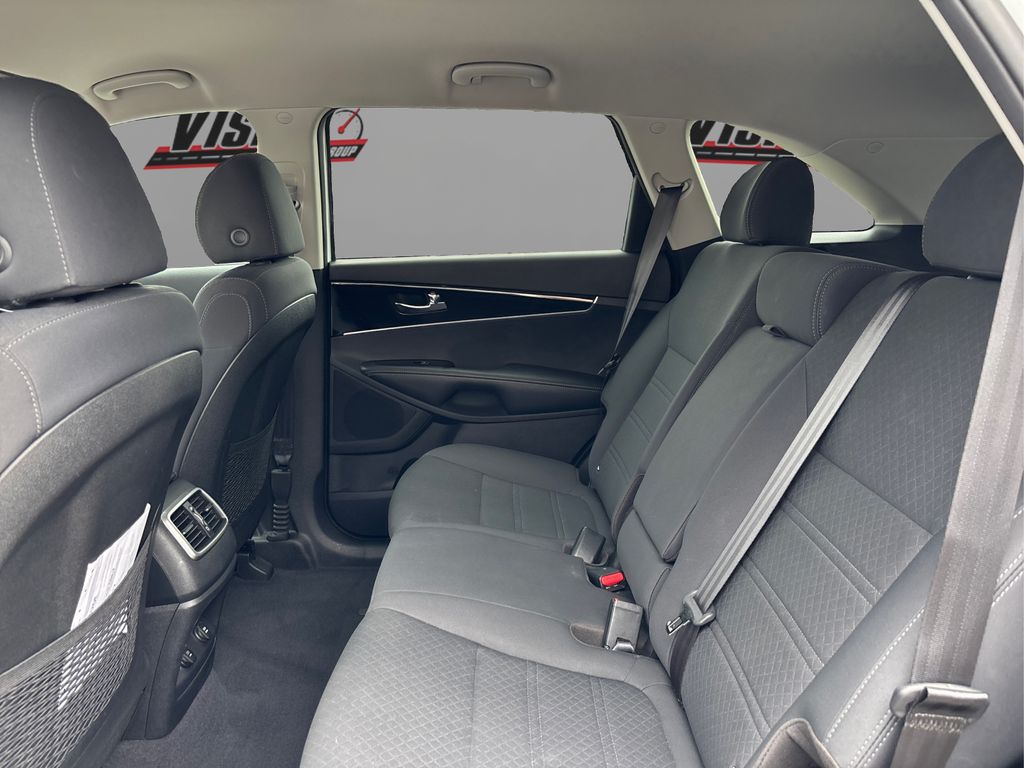 2019 Kia Sorento LX photo 9