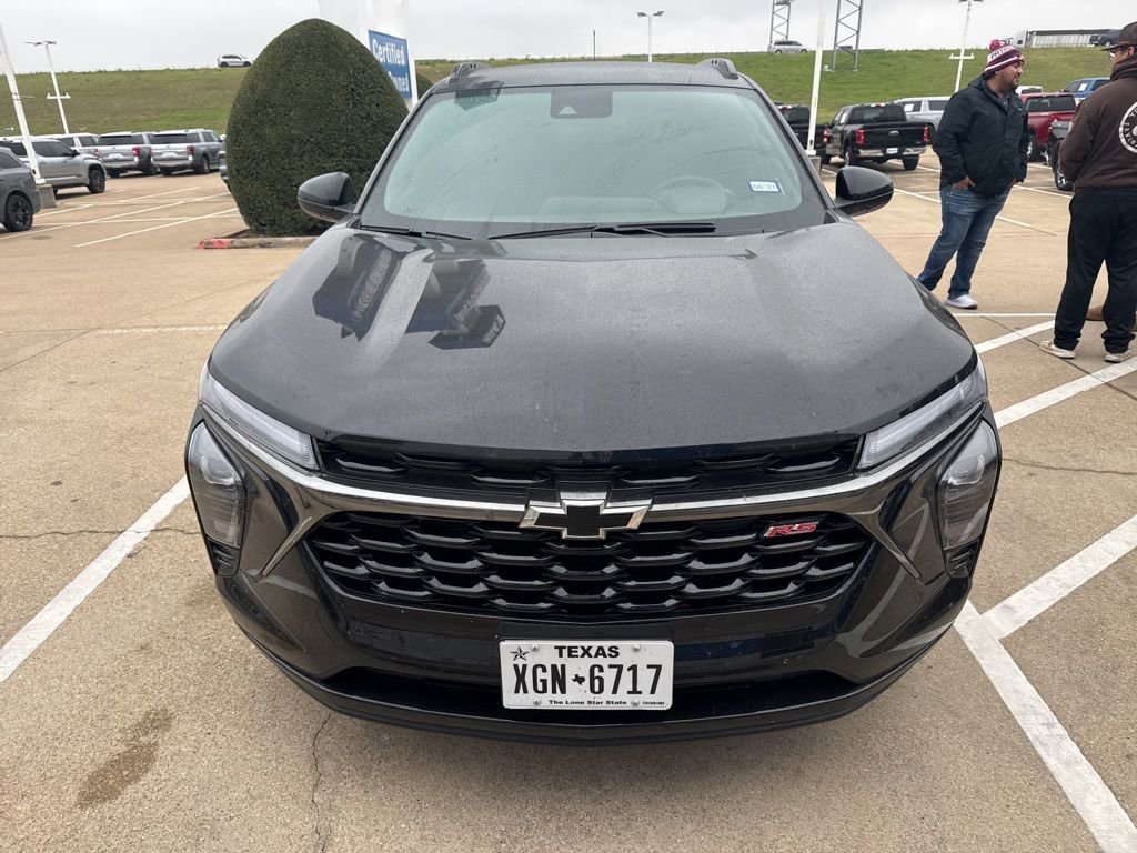 2025 Chevrolet Trax photo 2