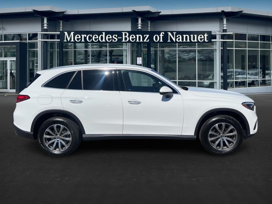 2025 Mercedes Benz GLC 300 4MATIC photo 3