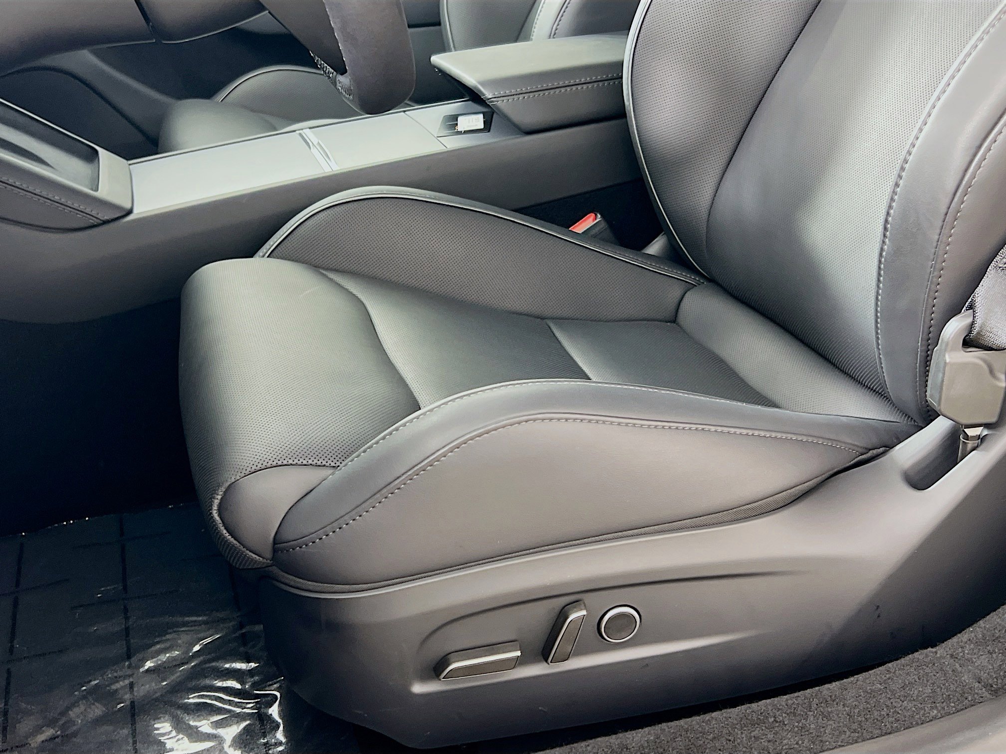 2024 Tesla Model 3 Performance photo 18
