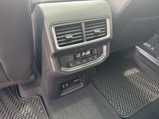 2025 Volkswagen Atlas SEL photo 19