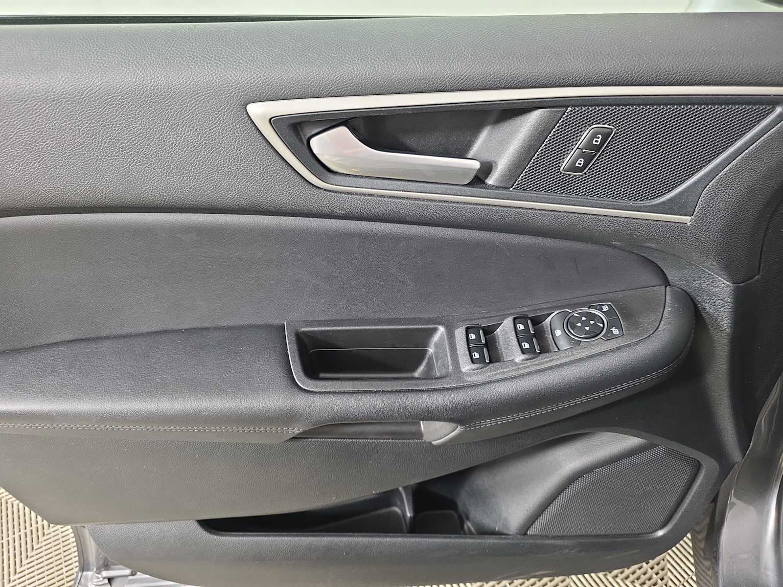 2023 Ford Edge SEL photo 28
