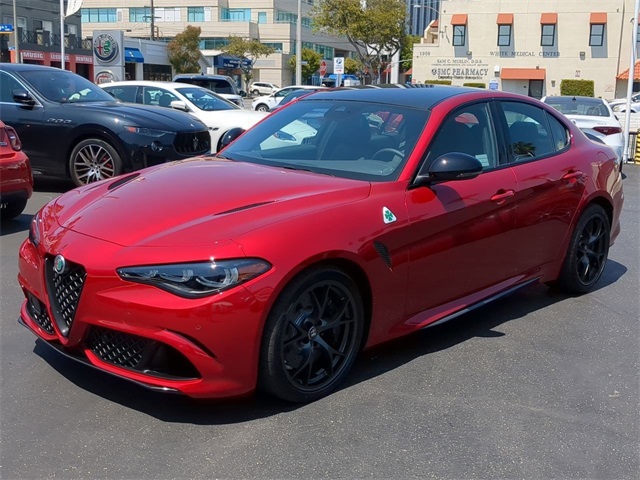 2024 Alfa Romeo Giulia Quadrifoglio photo 3