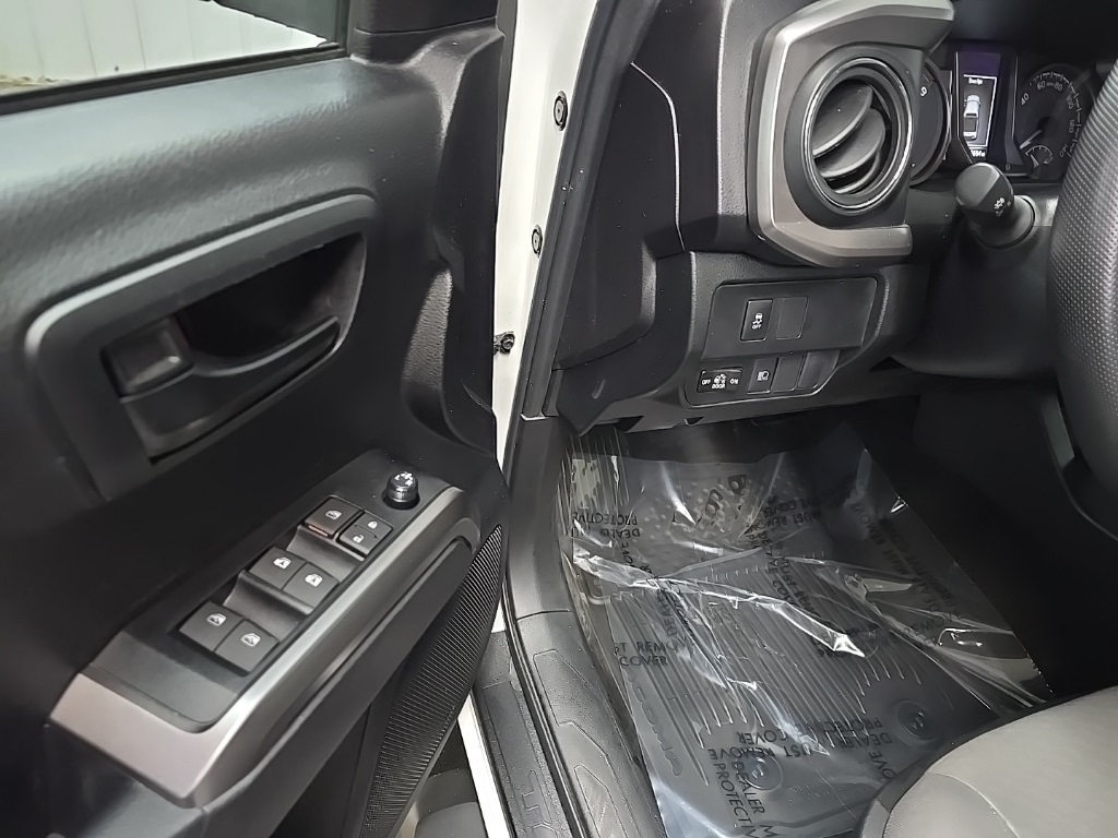 2023 Toyota Tacoma SR5 V6 photo 26