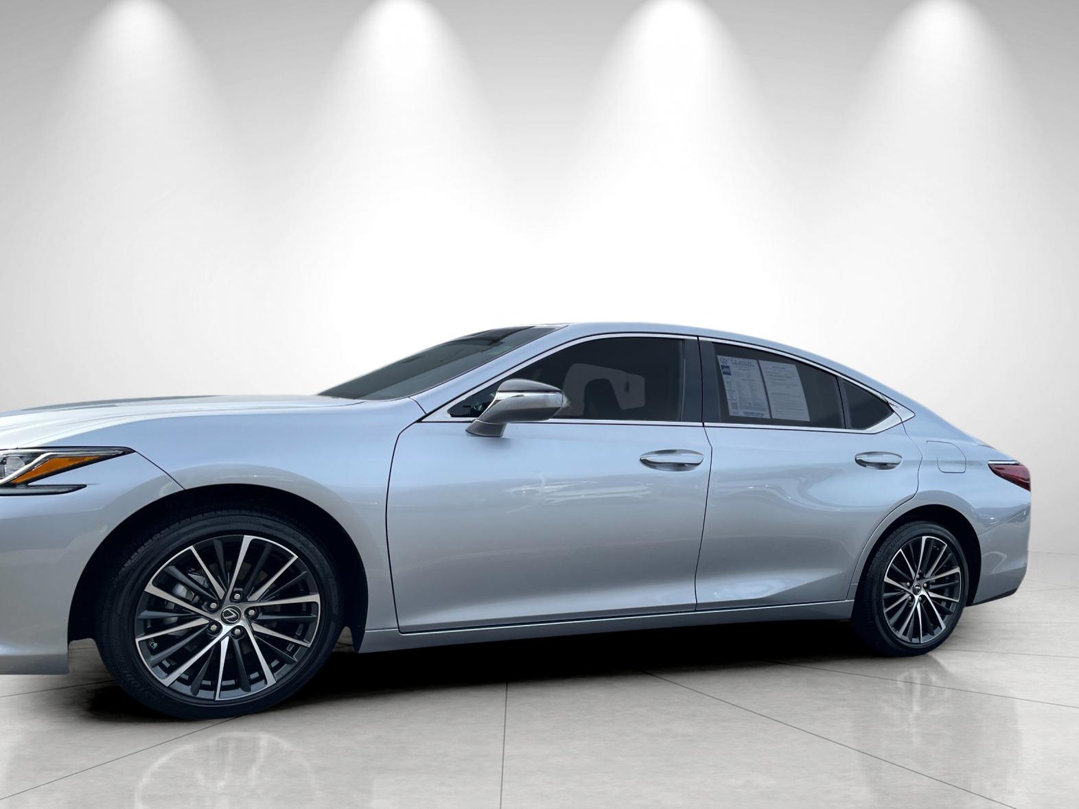 2024 Lexus ES 350's photo