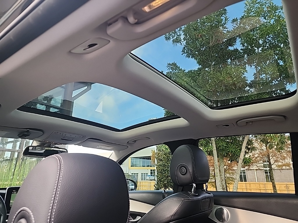 2019 Mercedes Benz GLC 300 photo 3