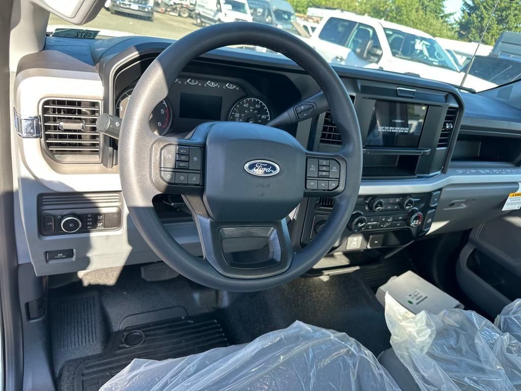 2025 Ford F-600 photo 12