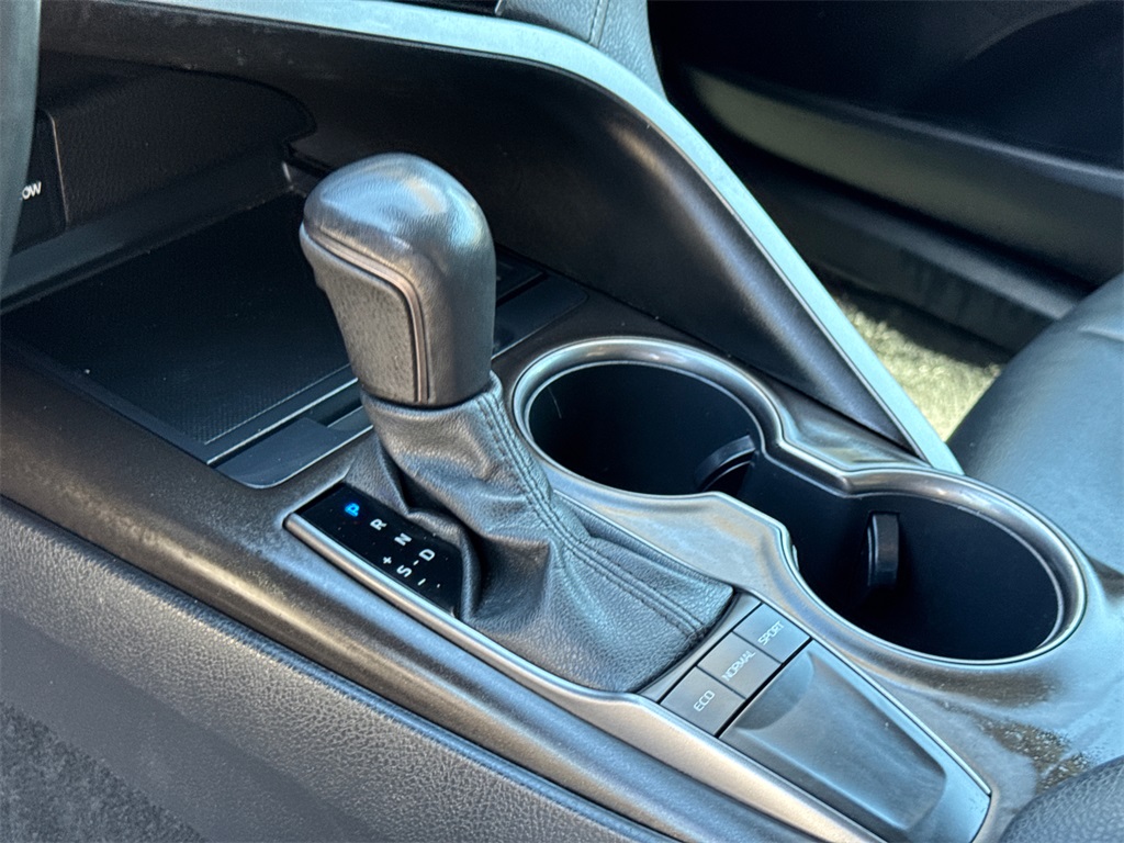 2022 Toyota Camry SE photo 25