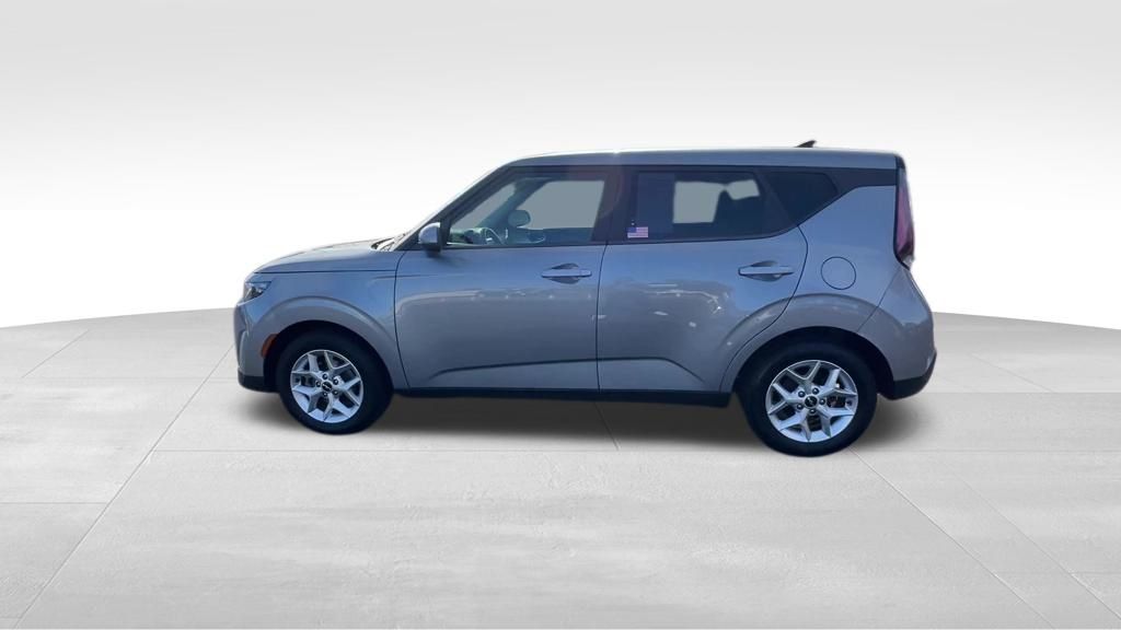 2023 Kia Soul LX photo 2