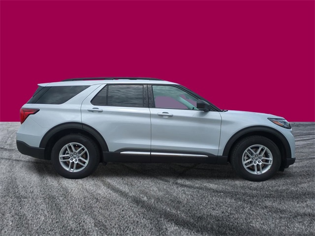2025 Ford Explorer photo 3