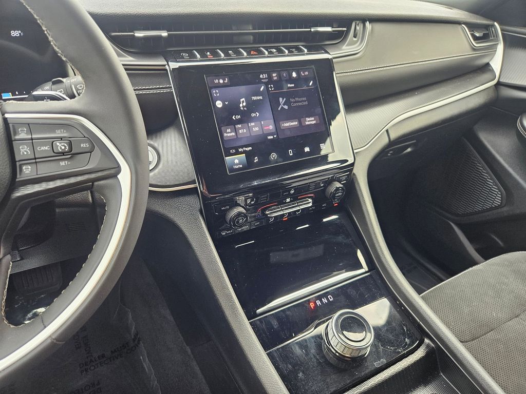 2023 Jeep Grand Cherokee Altitude photo 17