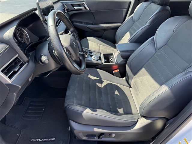 2024 Mitsubishi Outlander SE photo 8