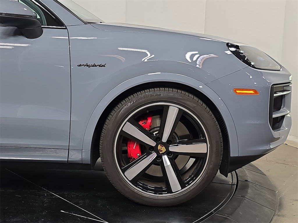 2024 Porsche Cayenne E-Hybrid S photo 9