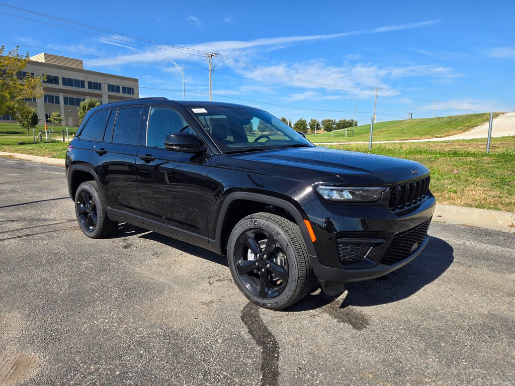 2025 Jeep Grand Cherokee Altitude's photo