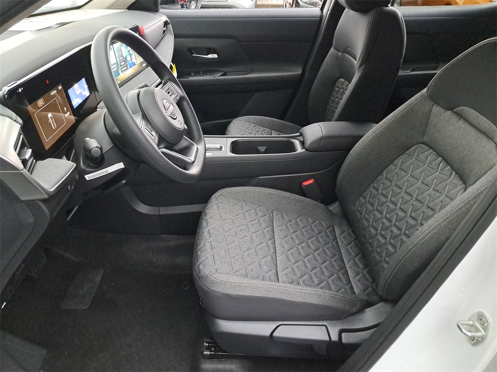 2026 Nissan Kicks SV photo 18