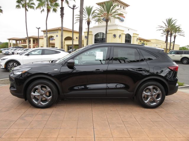 2025 Ford Escape ST-Line's photo