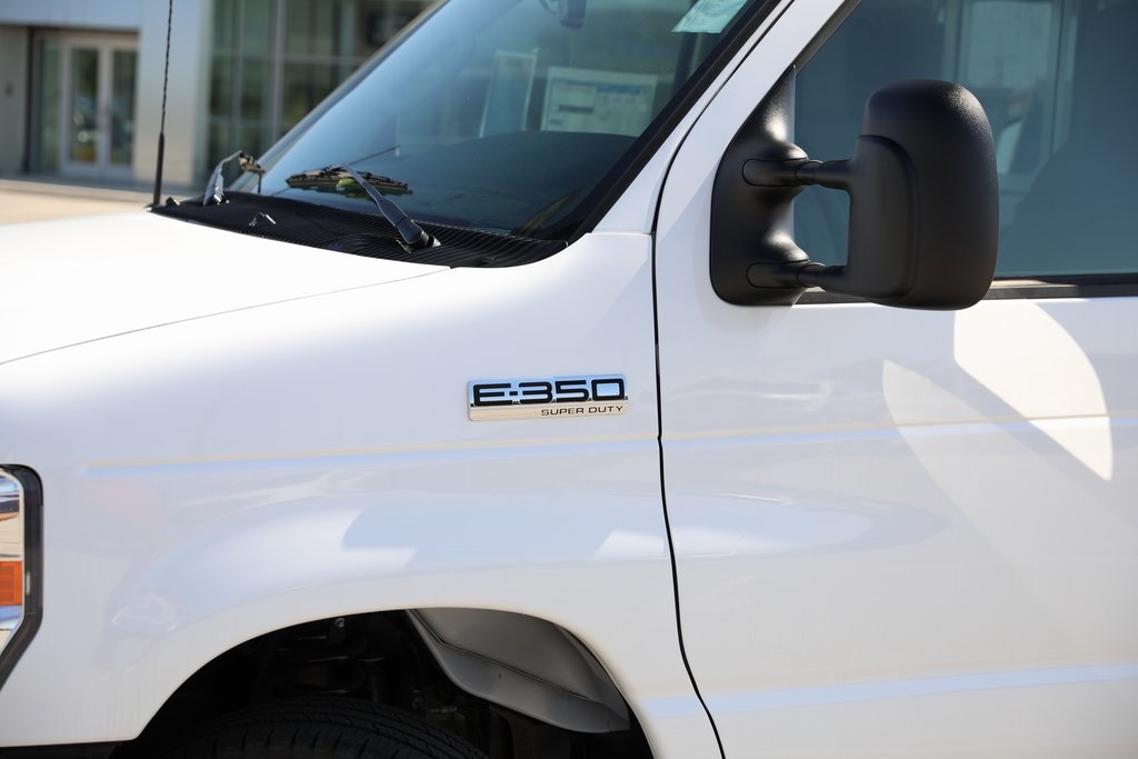 2025 Ford E-350 photo 5