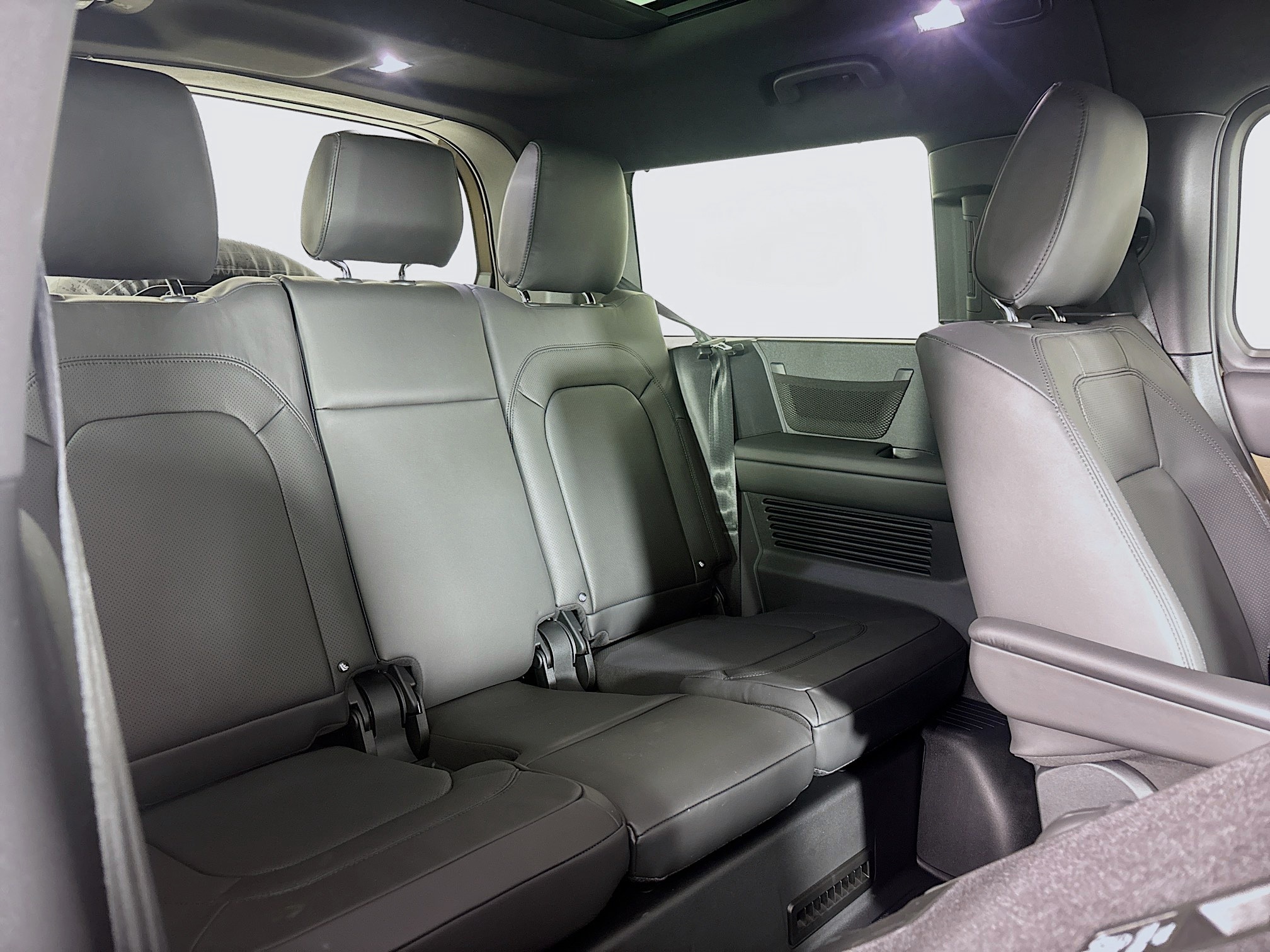 2025 Land Rover Defender 130 S photo 26