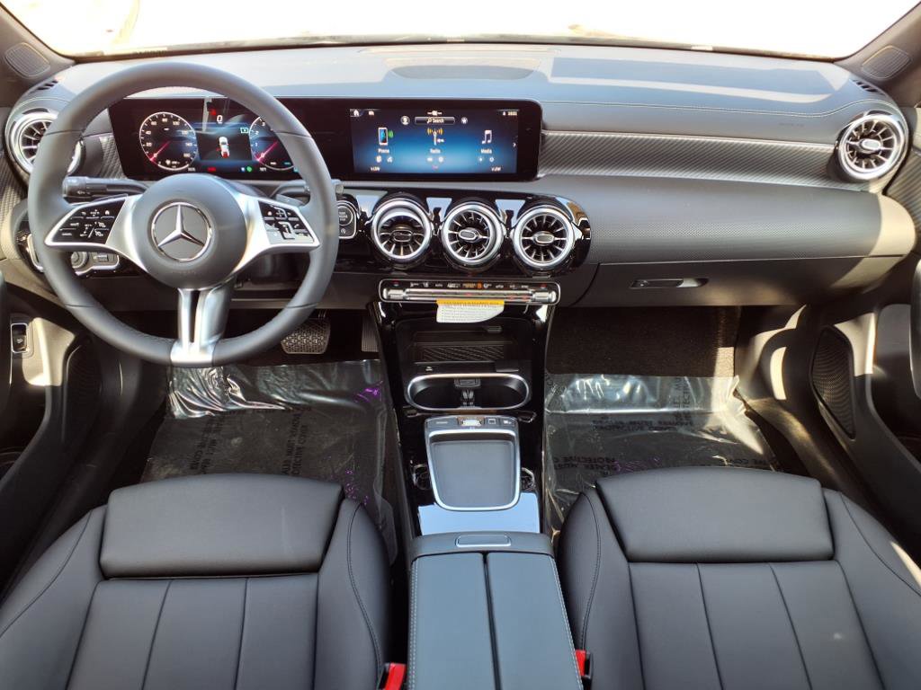 2025 Mercedes Benz CLA 250 4MATIC photo 4