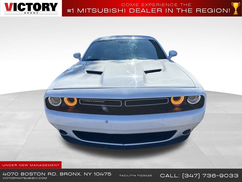 2023 Dodge Challenger SXT photo 2