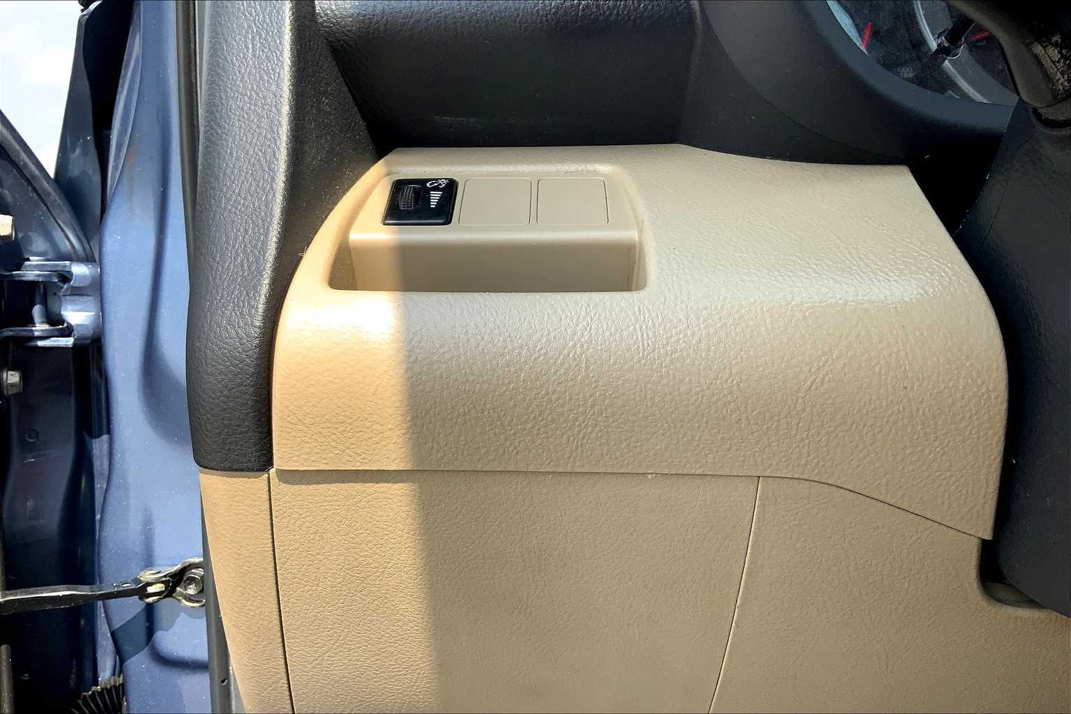 2010 Toyota RAV4 Base photo 27