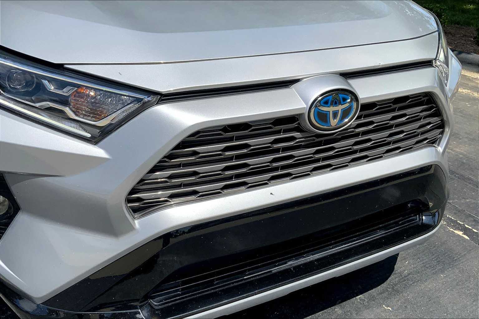 2021 Toyota RAV4 Hybrid XSE photo 24