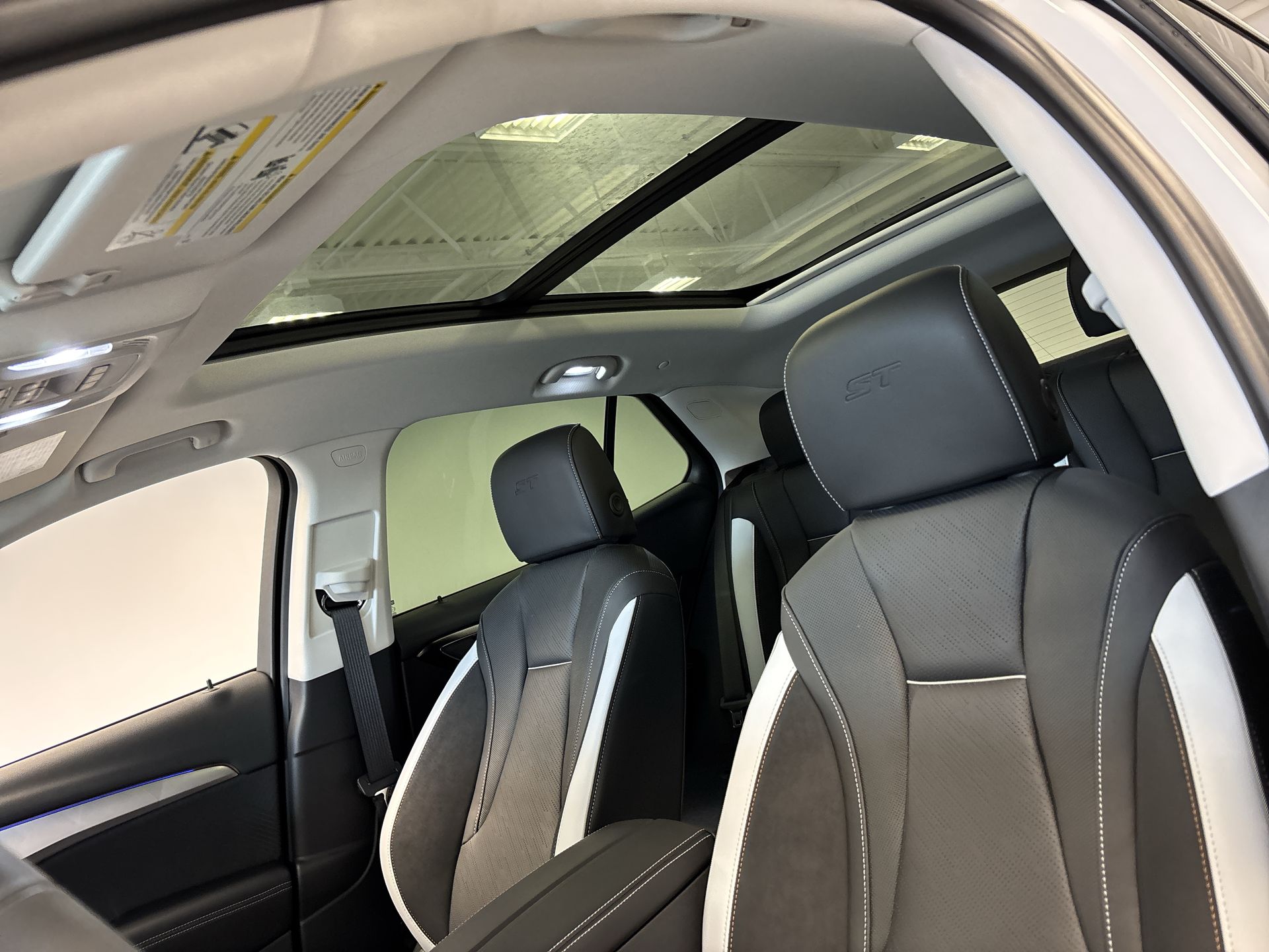 2025 Buick Envision Sport Touring photo 16