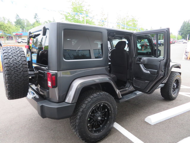 2017 Jeep Wrangler Unlimited Sahara photo 9