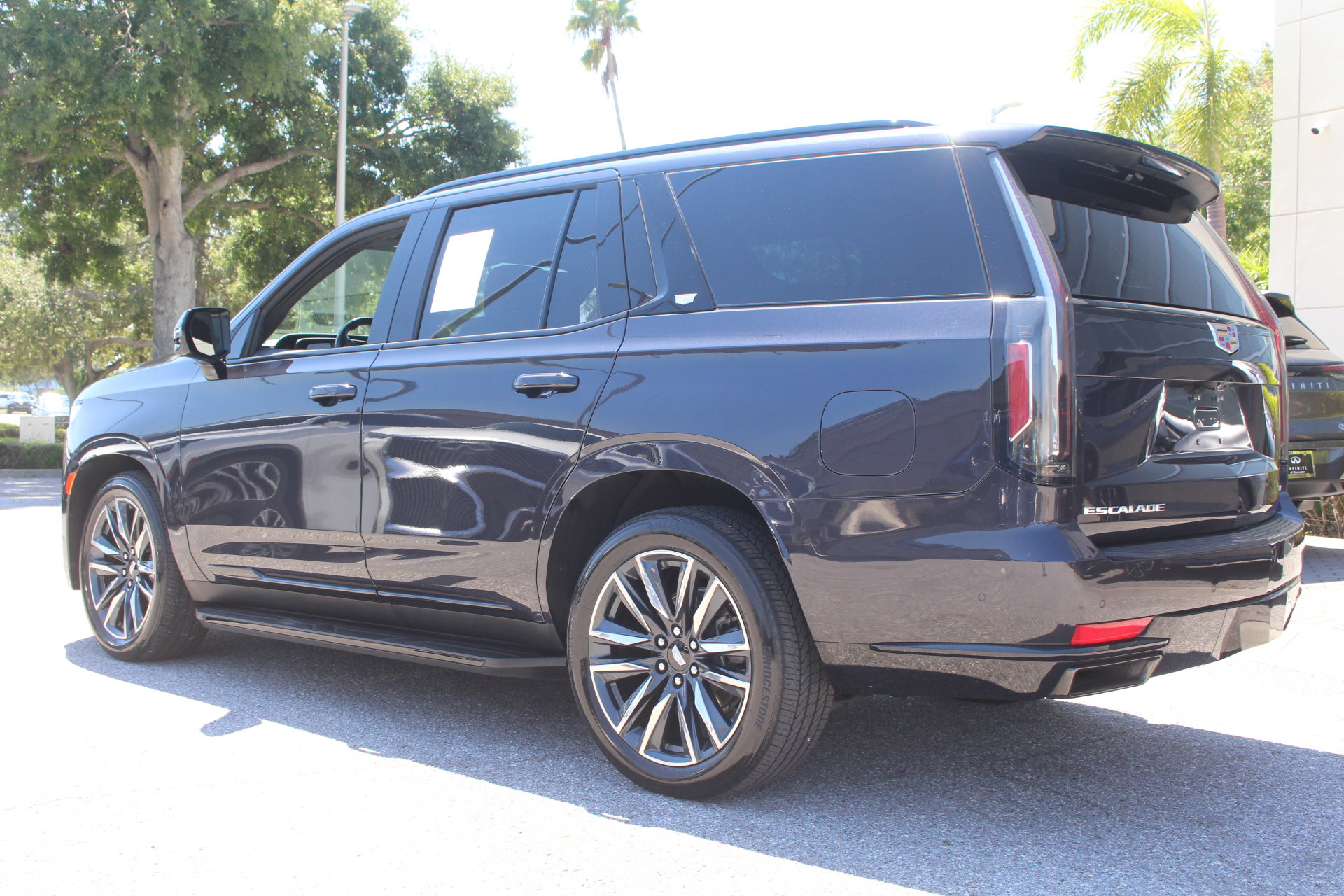 2023 Cadillac Escalade Sport Platinum photo 3