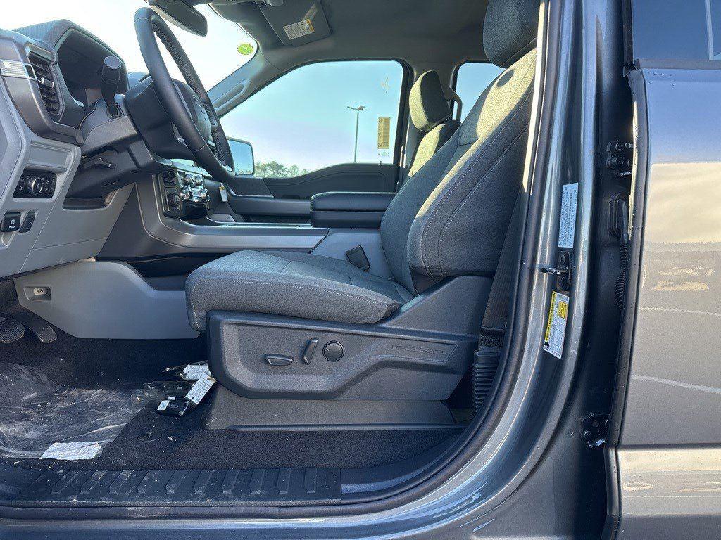 2025 Ford F-150 XLT photo 3