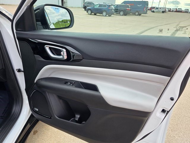 2025 Jeep Compass Limited photo 16