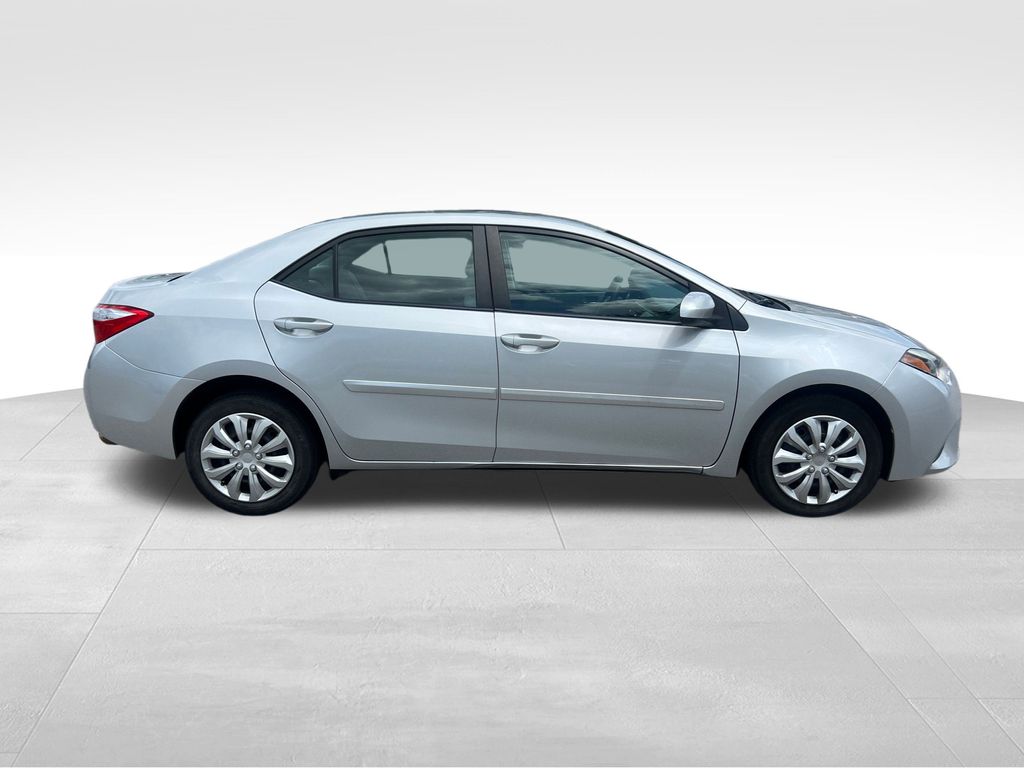 2014 Toyota Corolla LE photo 6