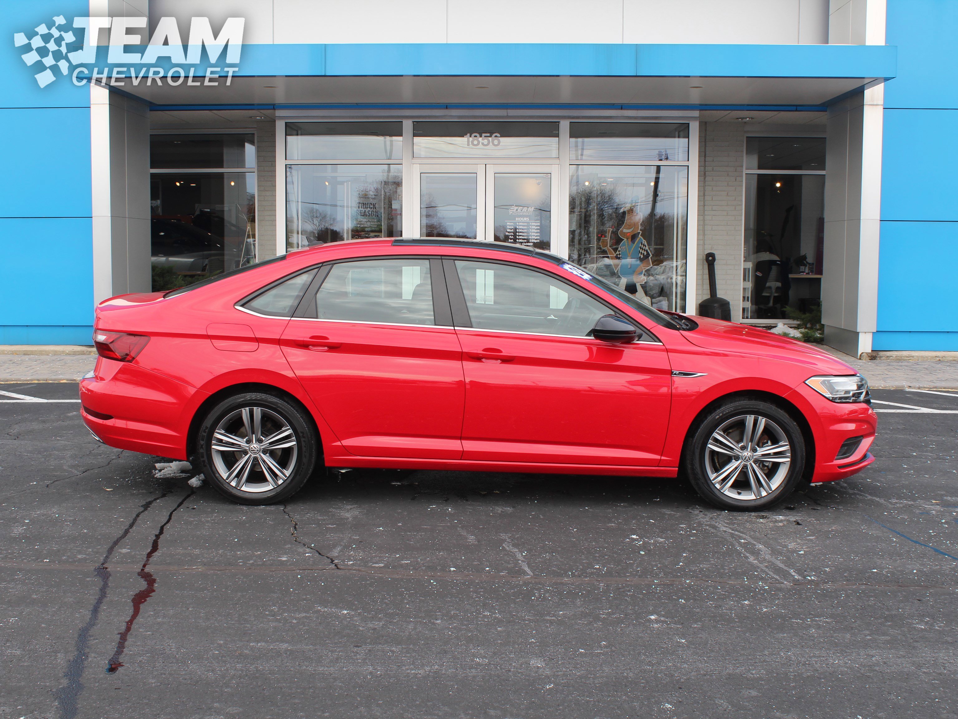 2021 Volkswagen Jetta SE R-Line photo 2