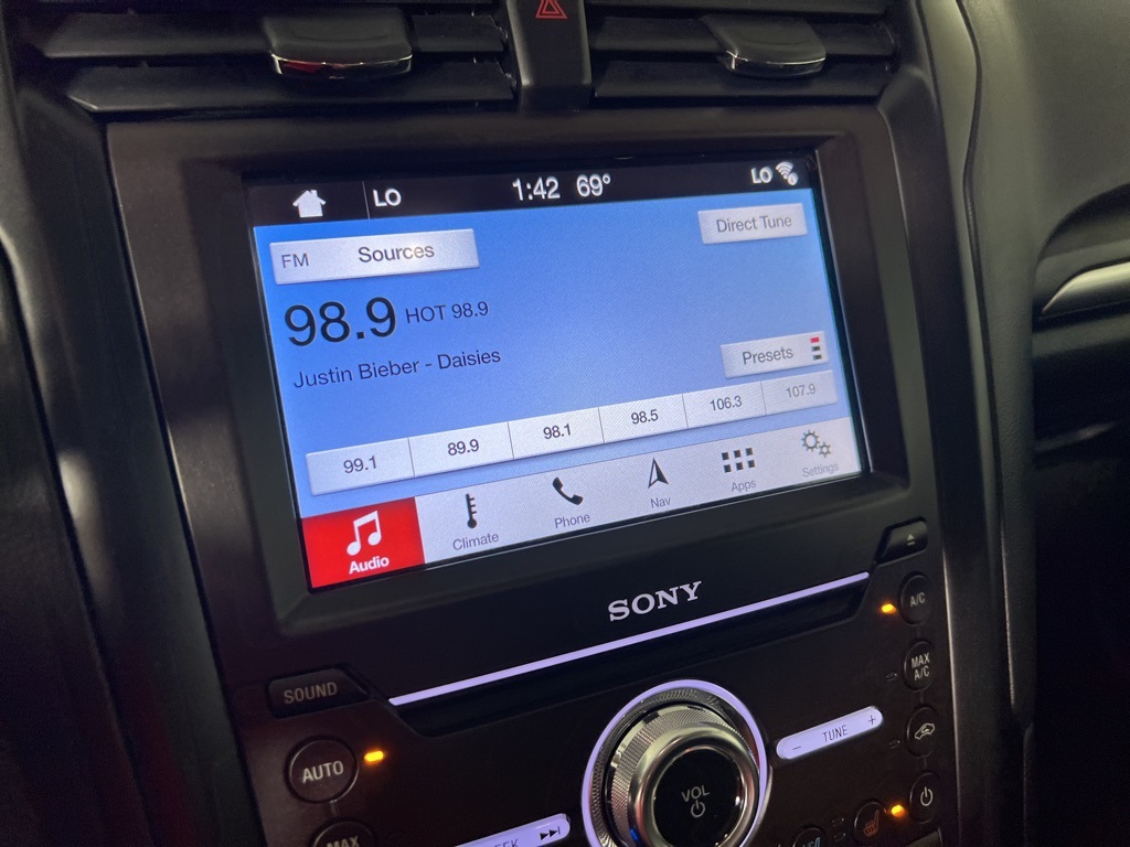 2019 Ford Fusion Energi Titanium photo 19