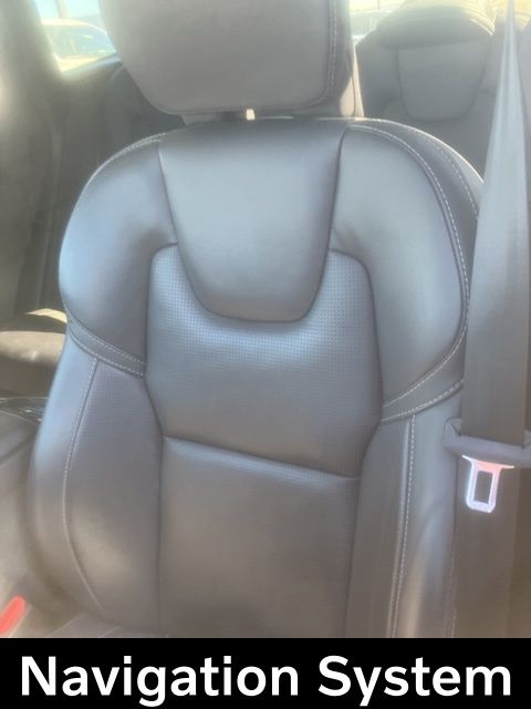 2023 Volvo XC60 Ultimate photo 2