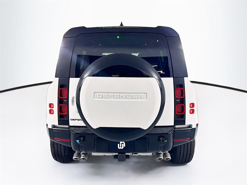 2025 Land Rover Defender 110 X-Dynamic SE photo 6